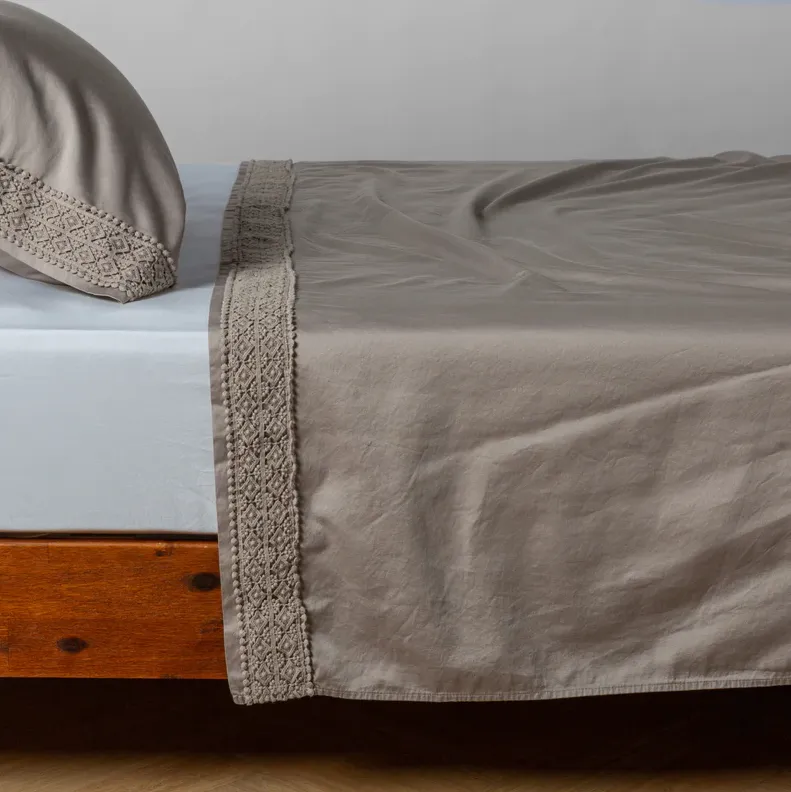 Bria Flat Sheet with Novola Lace