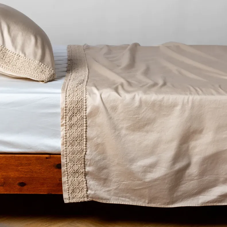 Bria Flat Sheet with Novola Lace