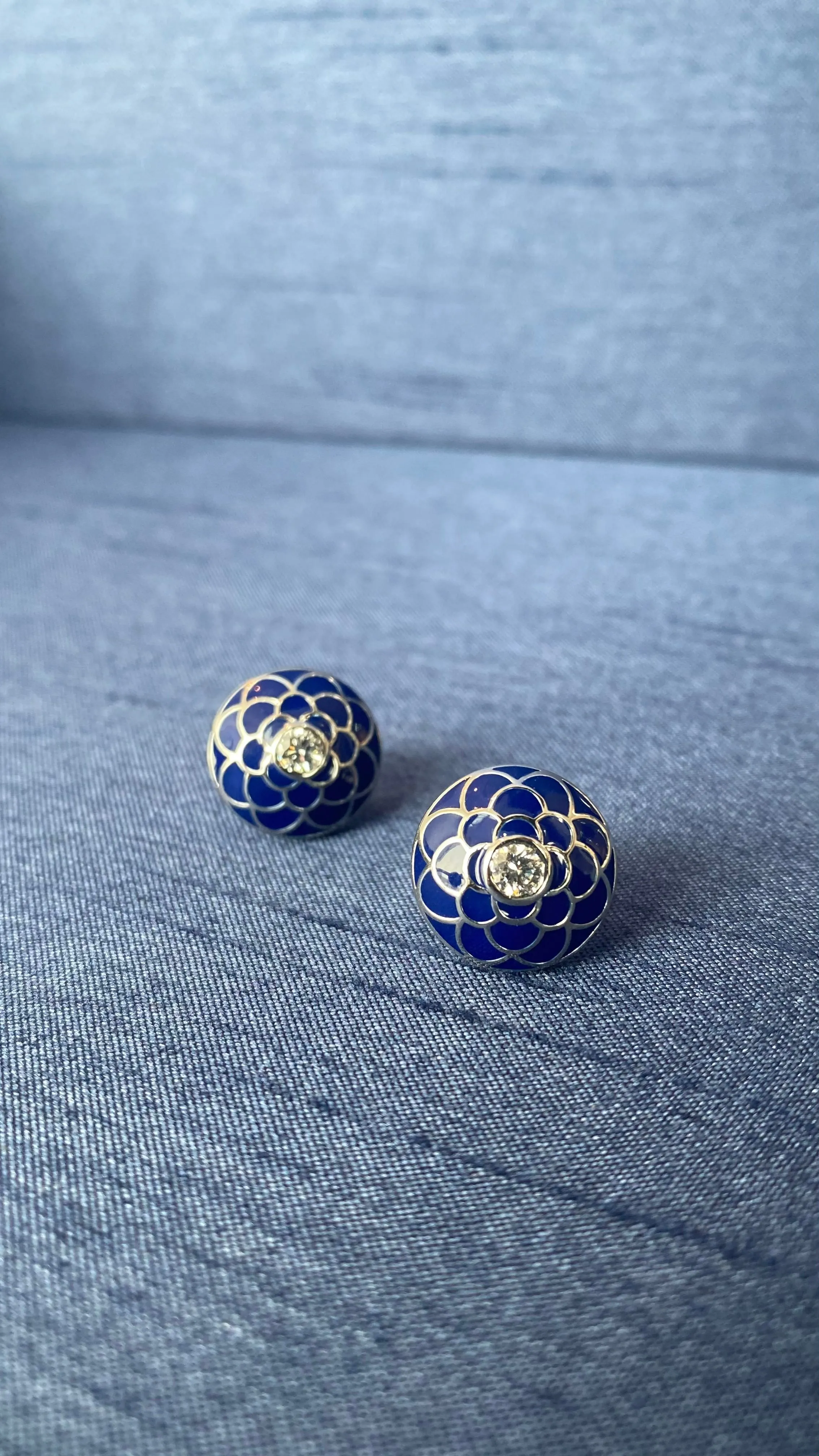 Design Enamel Earrings with Round Diamonds