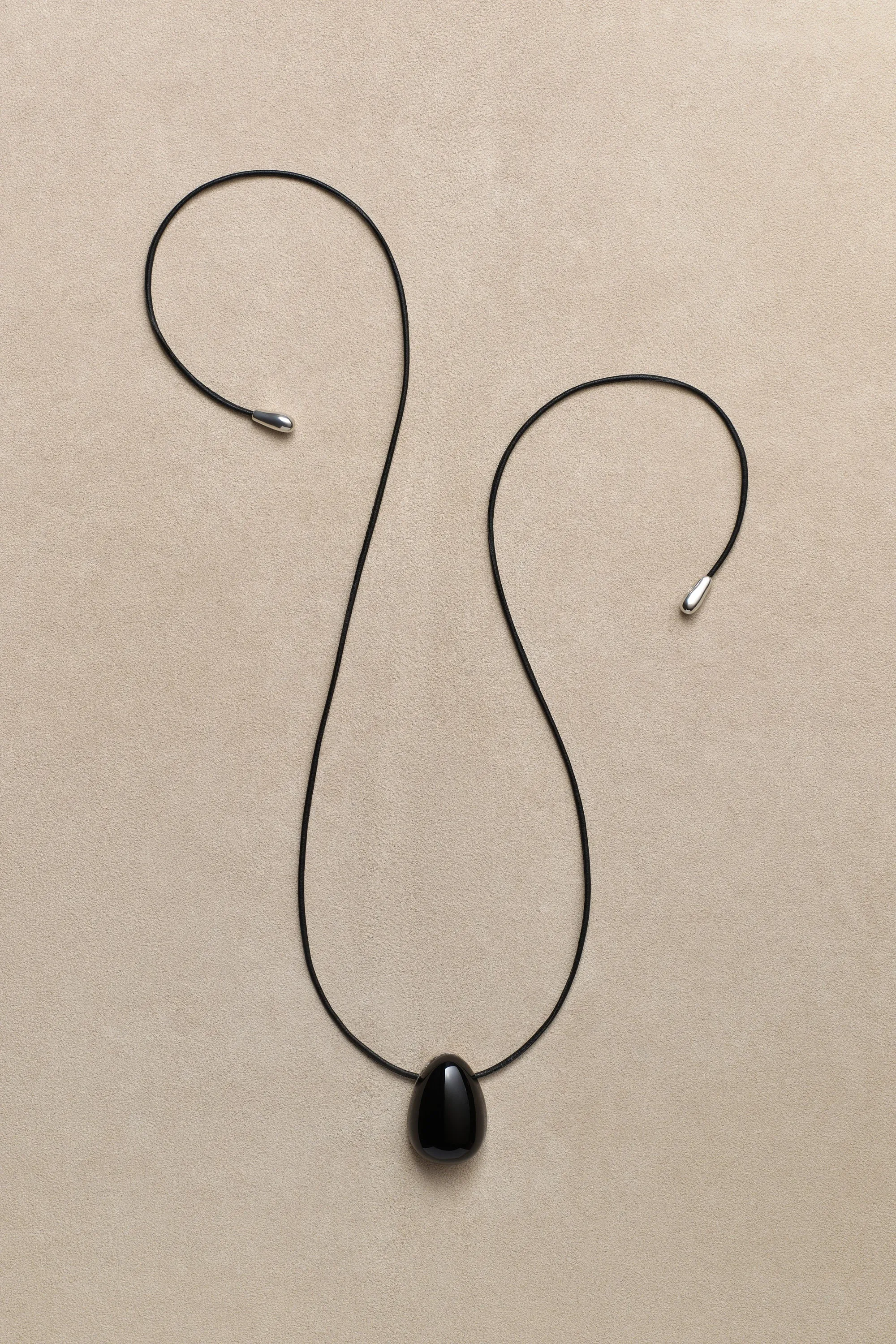 Everyday Egg Choker in Onyx