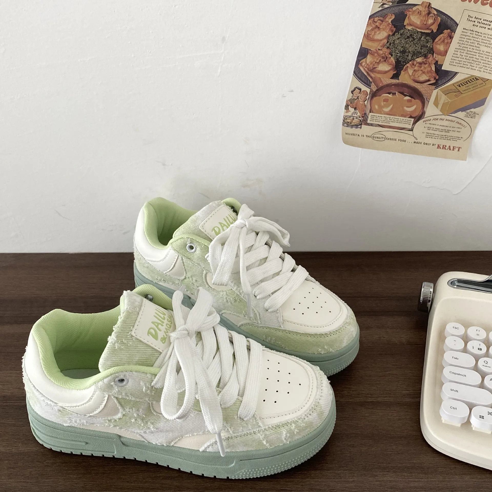 Lace Up Round Toe Platform Sneakers