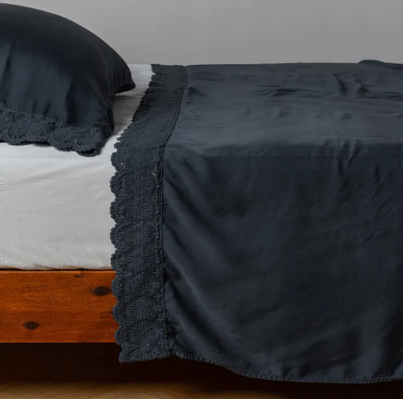 Madera Luxe Flat Sheet with Donella Lace