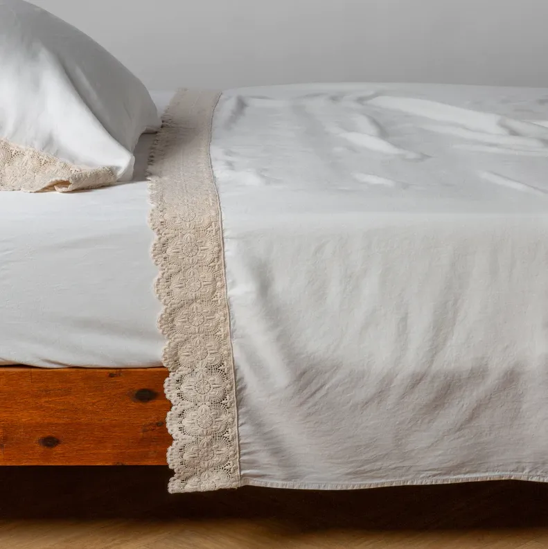 Madera Luxe Flat Sheet with Donella Lace