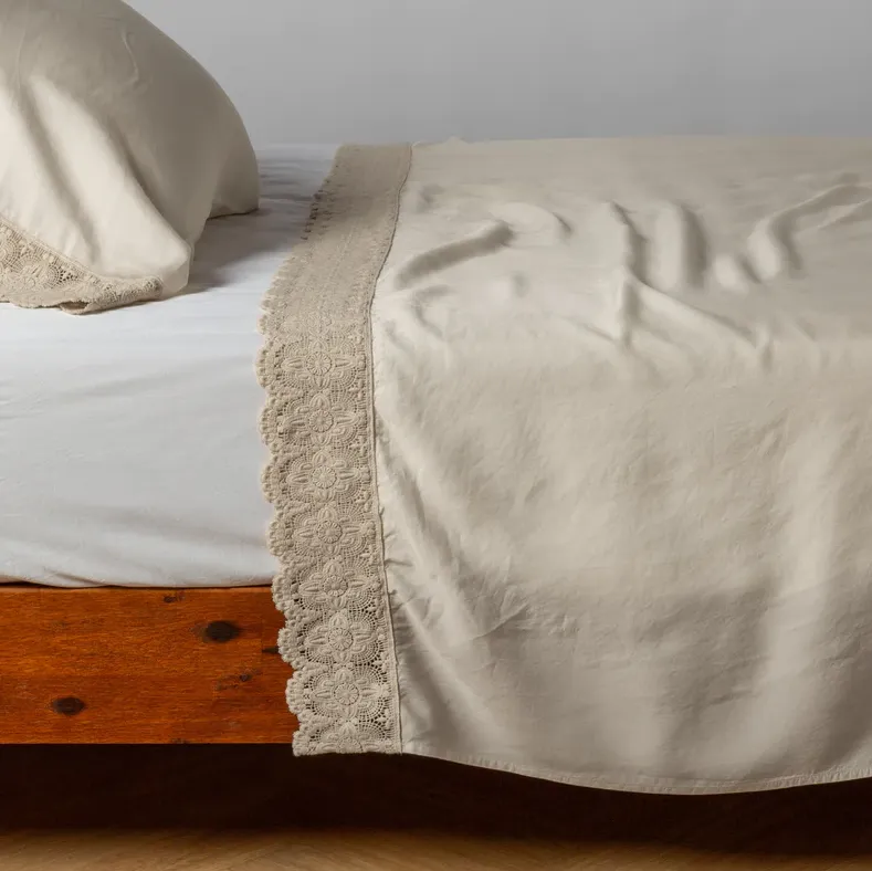 Madera Luxe Flat Sheet with Donella Lace