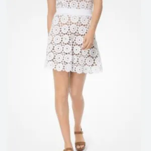 MICHEAL Micheal Kors White Floral Medallion Lace Skirt - Size Small