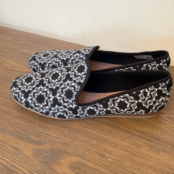 NEW TOMS Darcy Flats Size 9.5