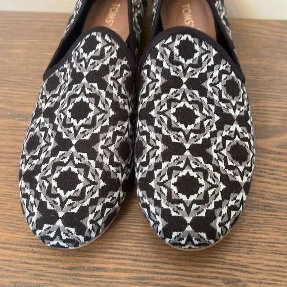 NEW TOMS Darcy Flats Size 9.5