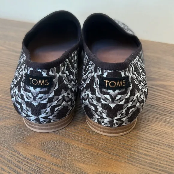 NEW TOMS Darcy Flats Size 9.5