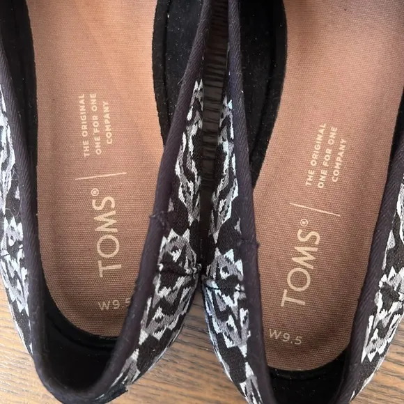 NEW TOMS Darcy Flats Size 9.5