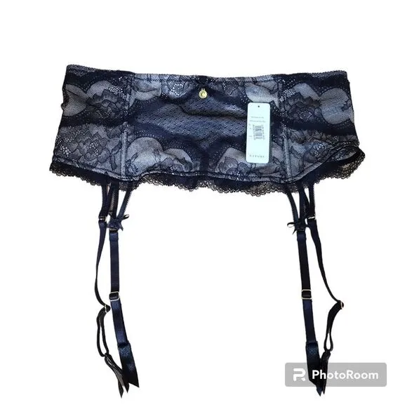 NWT Natori Lingerie Size Medium Black Chantelle Lace Nude Lining Garter Belt