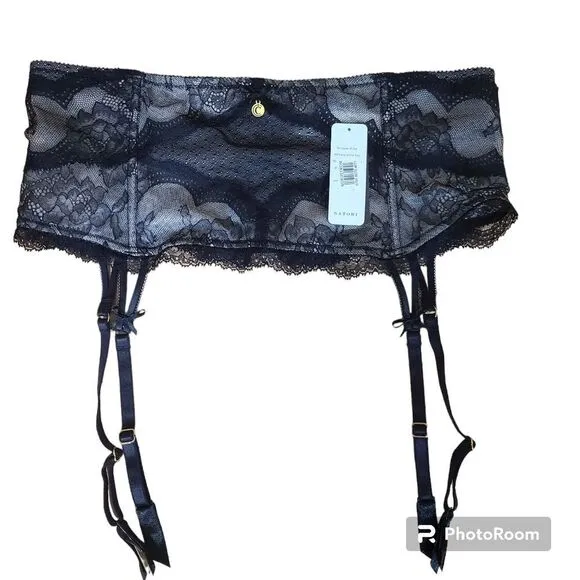 NWT Natori Lingerie Size Medium Black Chantelle Lace Nude Lining Garter Belt