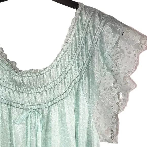 Vintage 1980s Movie Star Light Green Nightgown