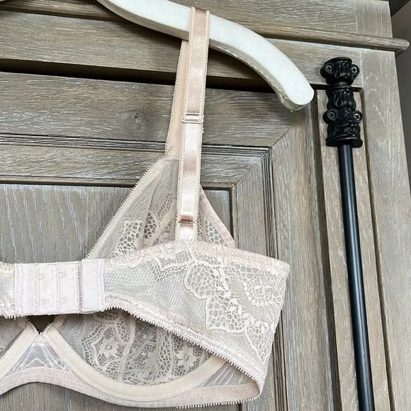 Wacoal Take The Plunge Underwire Bra Beige Lace 34 DD NWOT