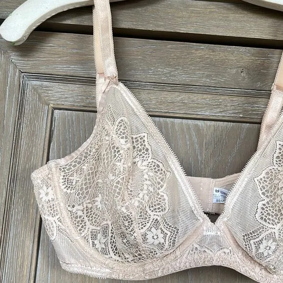 Wacoal Take The Plunge Underwire Bra Beige Lace 34 DD NWOT